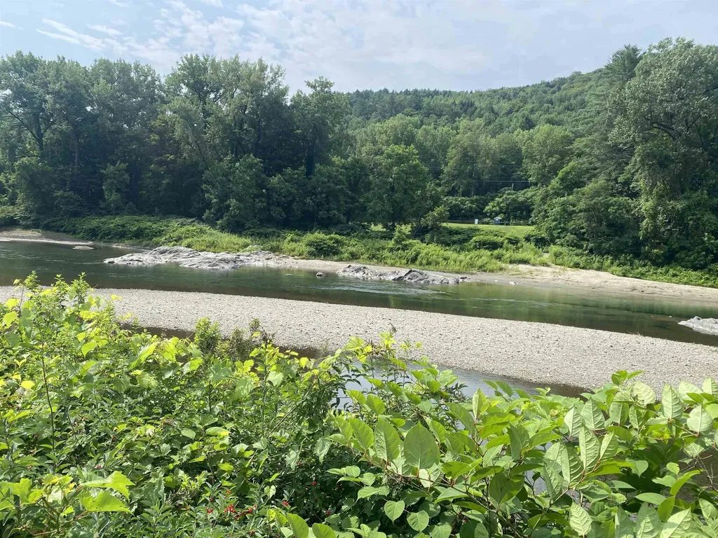 2840 Vt Route 14 Royalton VT 05068