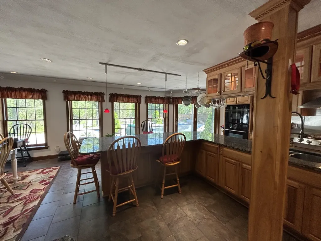 9 Oak Ridge Road Kensington NH 03833