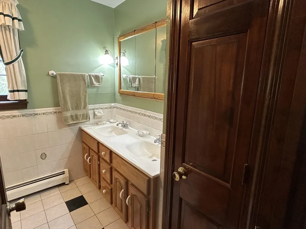 9 Oak Ridge Road Kensington NH 03833