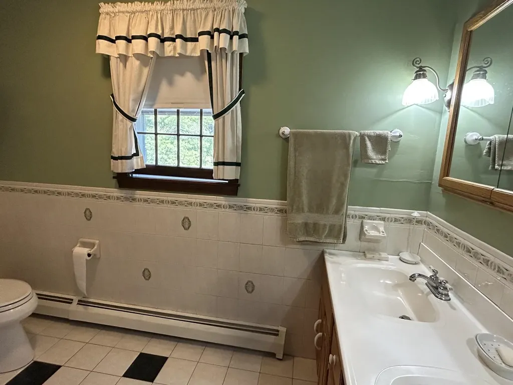 9 Oak Ridge Road Kensington NH 03833