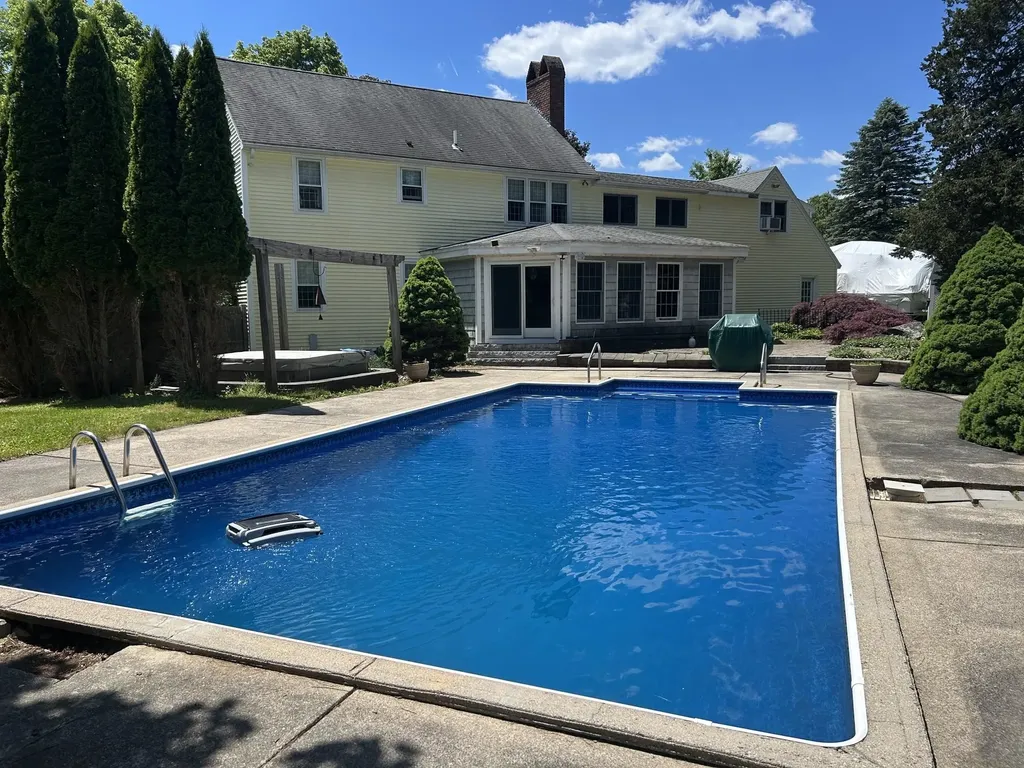 9 Oak Ridge Road Kensington NH 03833