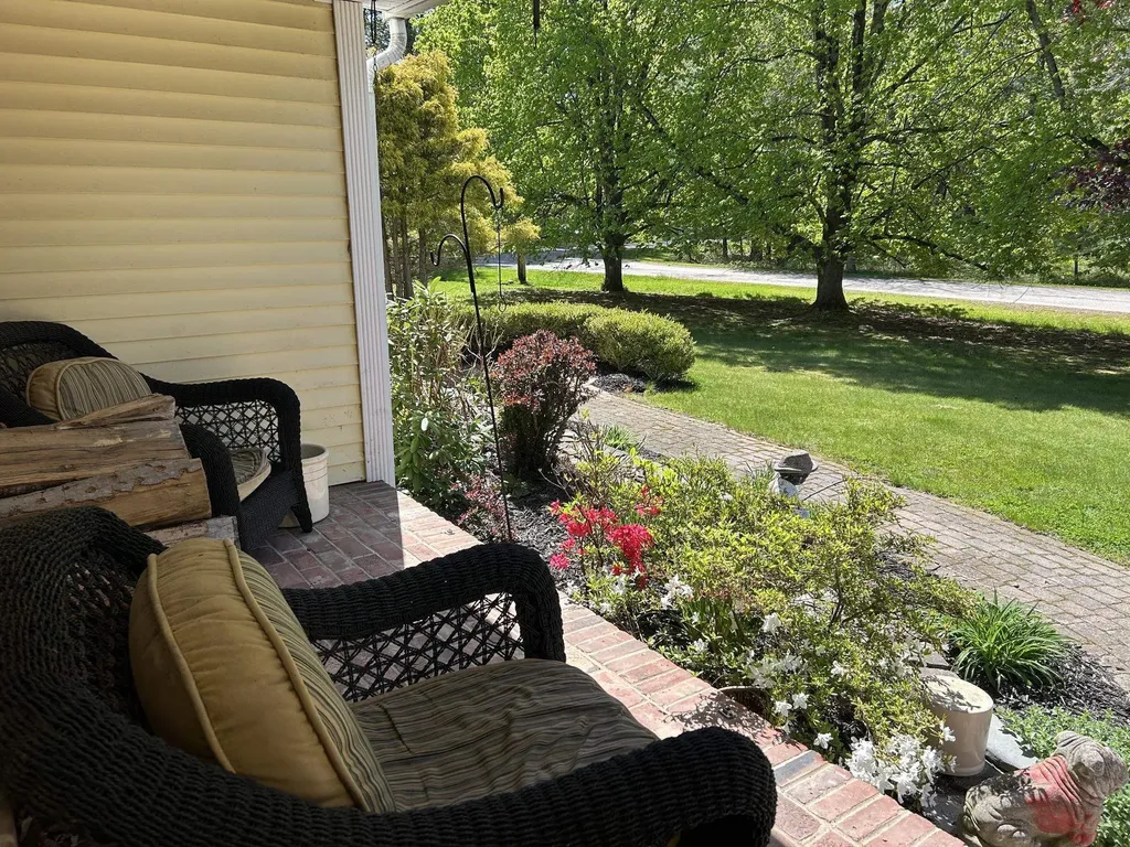 9 Oak Ridge Road Kensington NH 03833