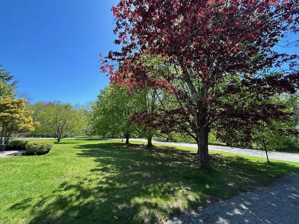 9 Oak Ridge Road Kensington NH 03833