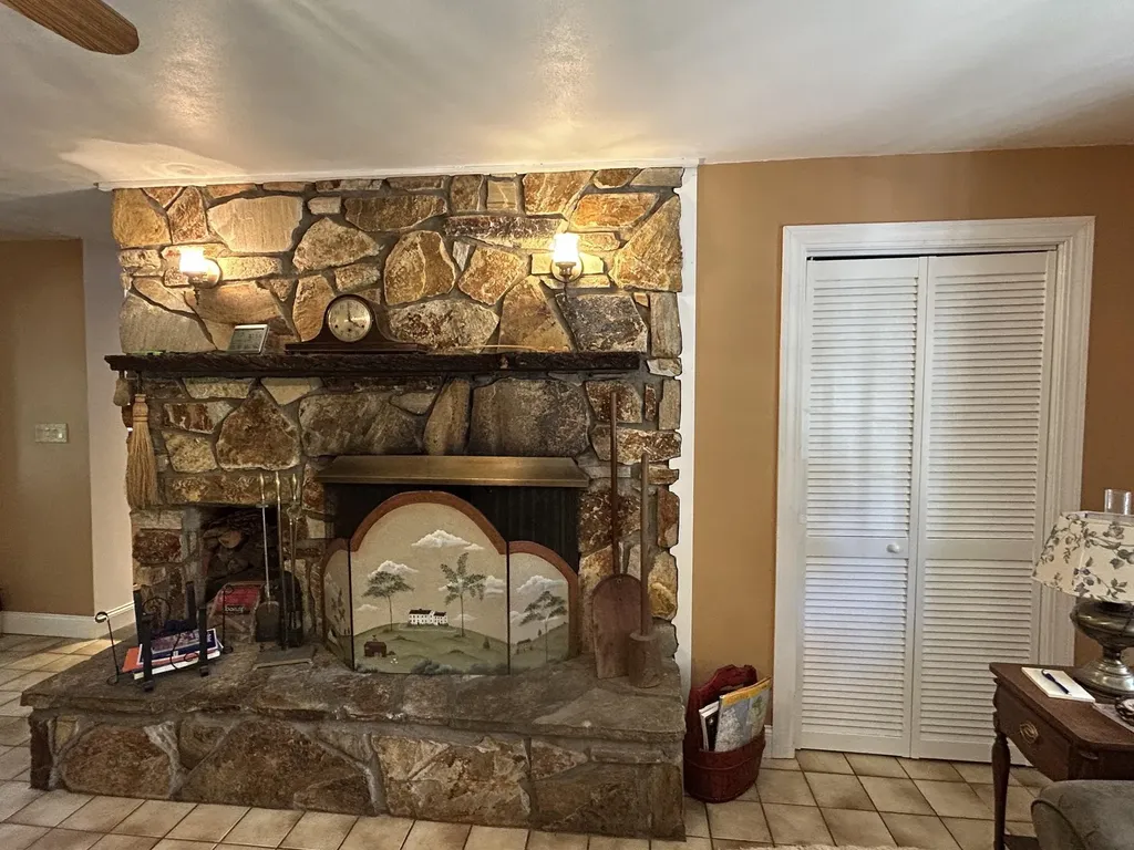 9 Oak Ridge Road Kensington NH 03833