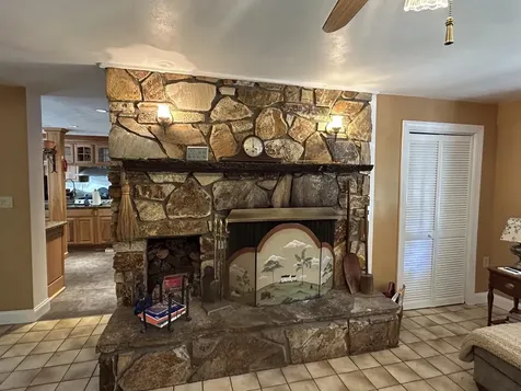 9 Oak Ridge Road Kensington NH 03833
