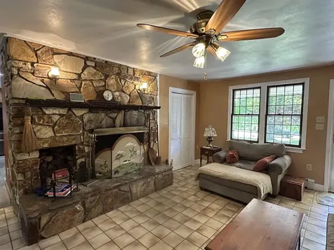 9 Oak Ridge Road Kensington NH 03833