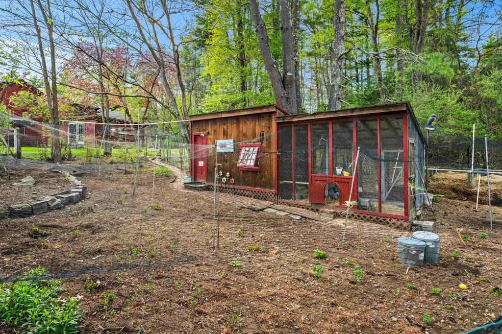 29 Averill Road Brookline NH 03033