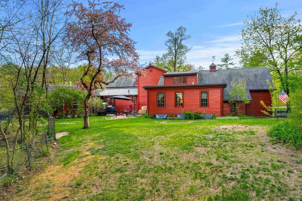 29 Averill Road Brookline NH 03033