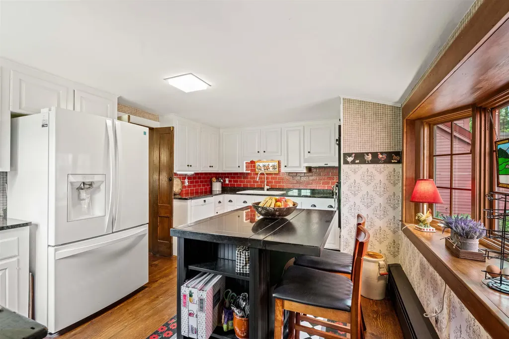 29 Averill Road Brookline NH 03033