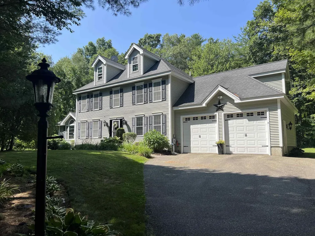4 Felicia Drive Newton NH 03858