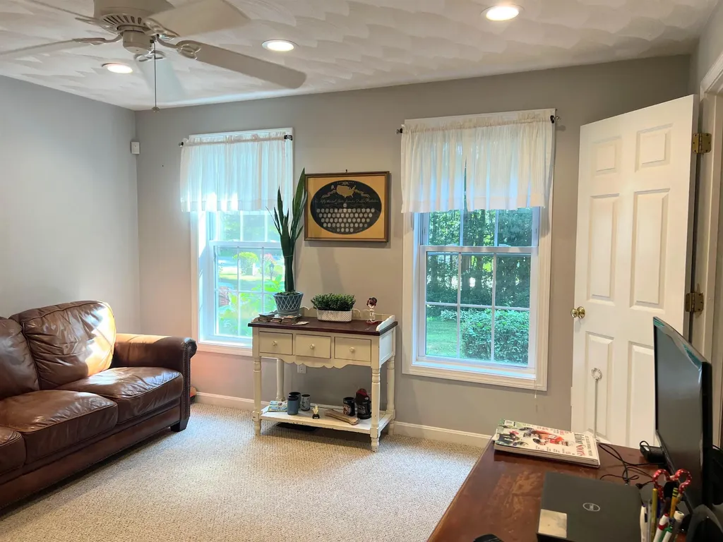 4 Felicia Drive Newton NH 03858