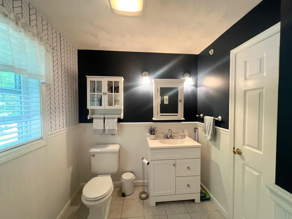 4 Felicia Drive Newton NH 03858