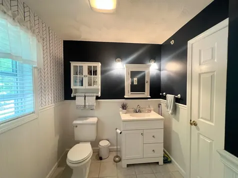 4 Felicia Drive Newton NH 03858