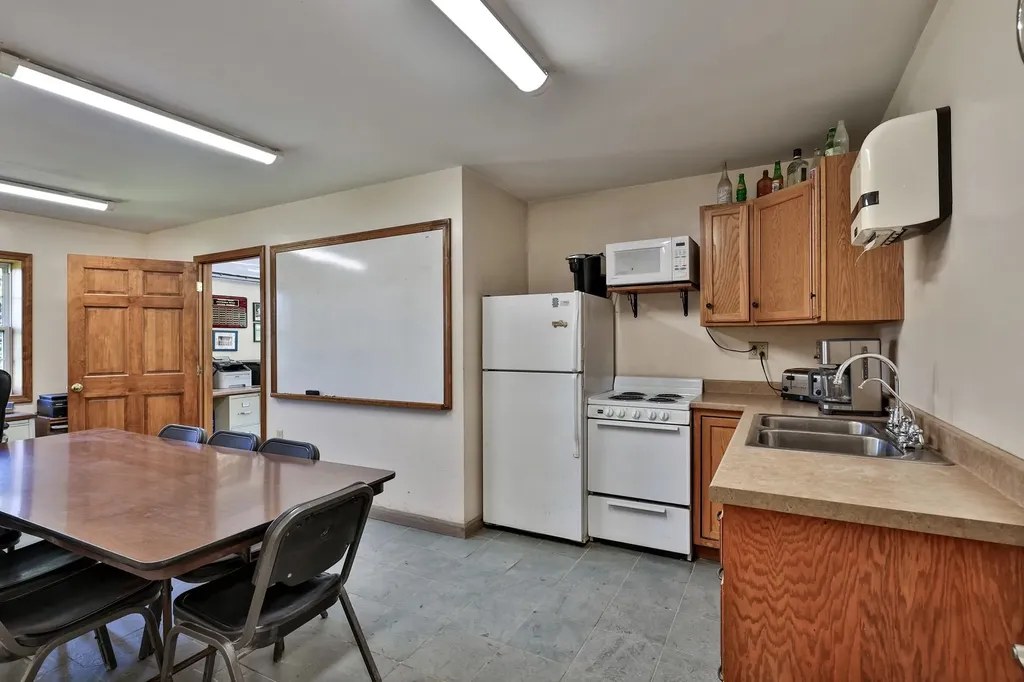 1075 Vt Route 30 North Poultney VT 05764
