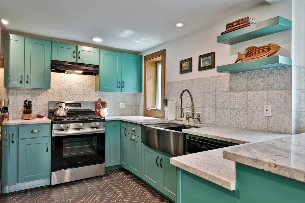 208 Great Hawk Road Rochester VT 05767