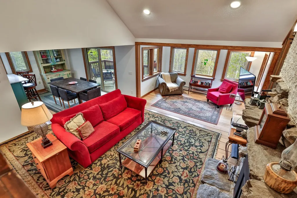 208 Great Hawk Road Rochester VT 05767