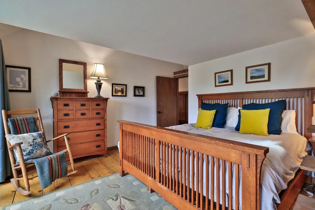 208 Great Hawk Road Rochester VT 05767