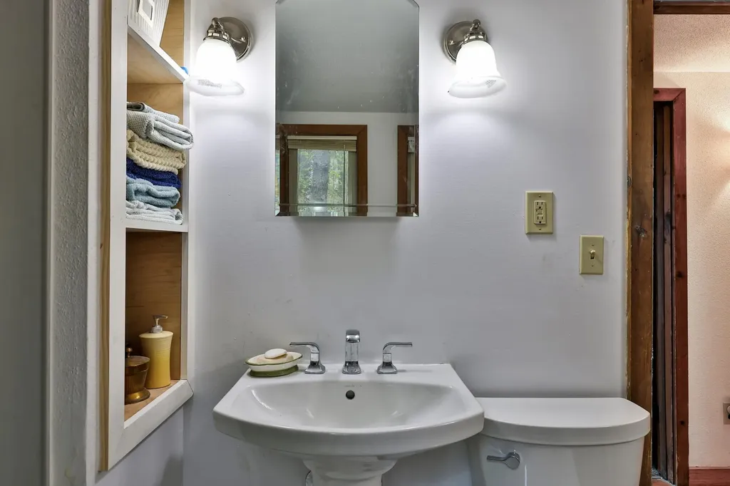 208 Great Hawk Road Rochester VT 05767