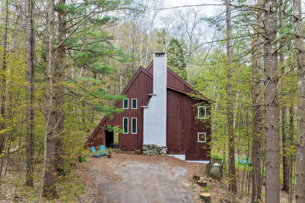 208 Great Hawk Road Rochester VT 05767