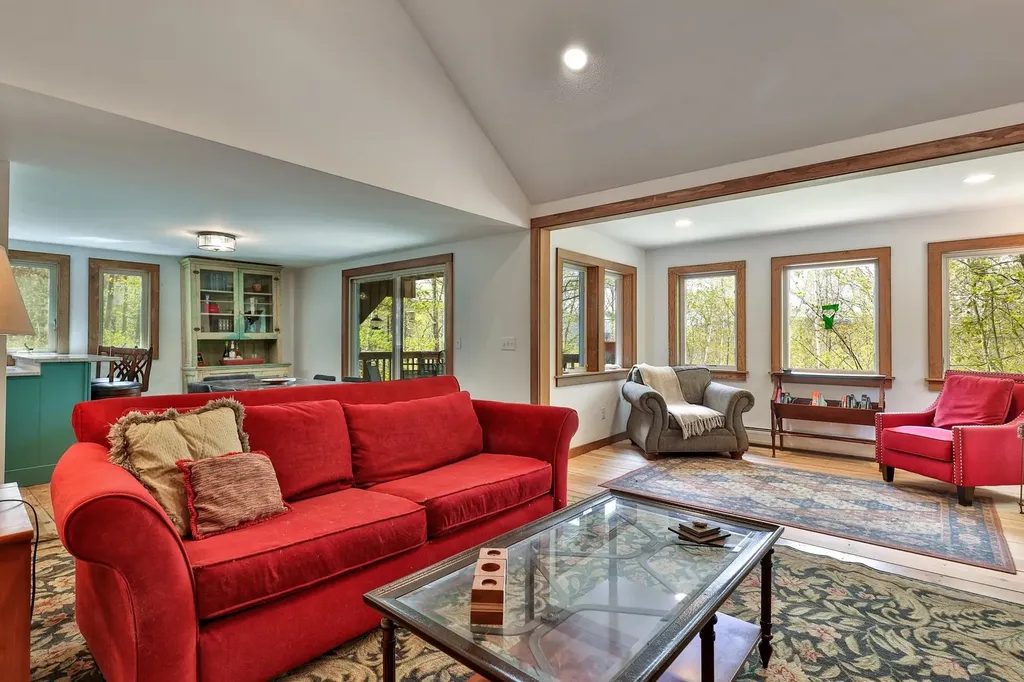 208 Great Hawk Road Rochester VT 05767