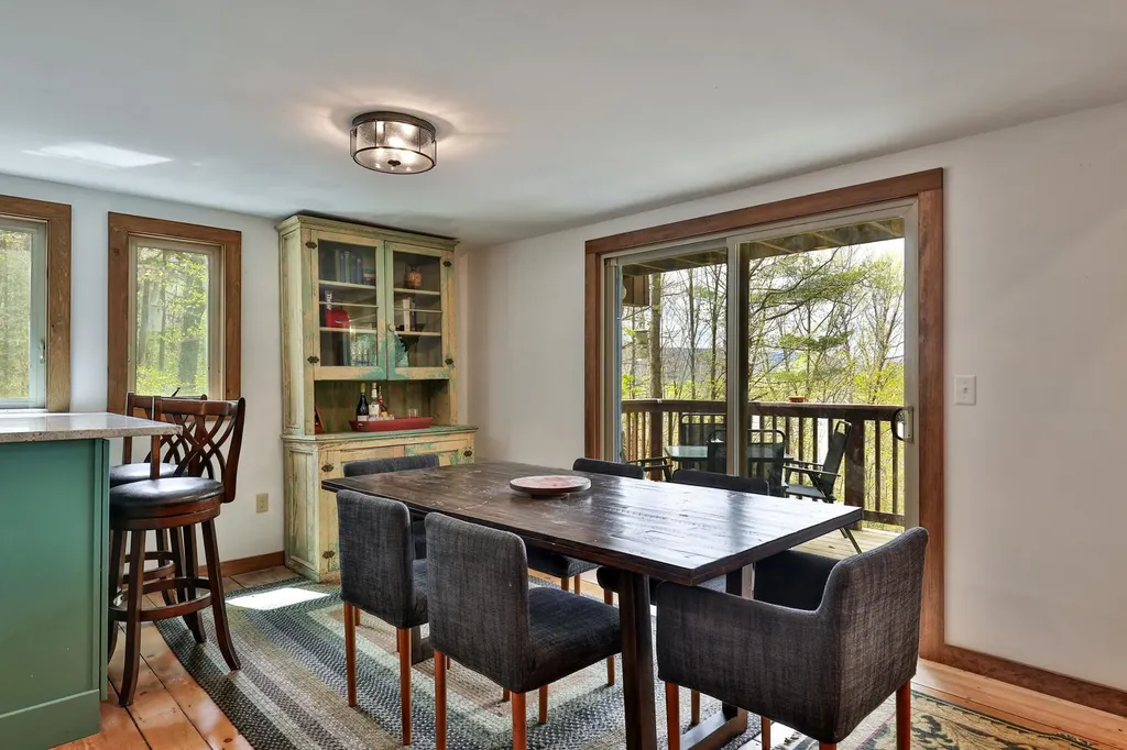 208 Great Hawk Road Rochester VT 05767