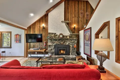 208 Great Hawk Road Rochester VT 05767