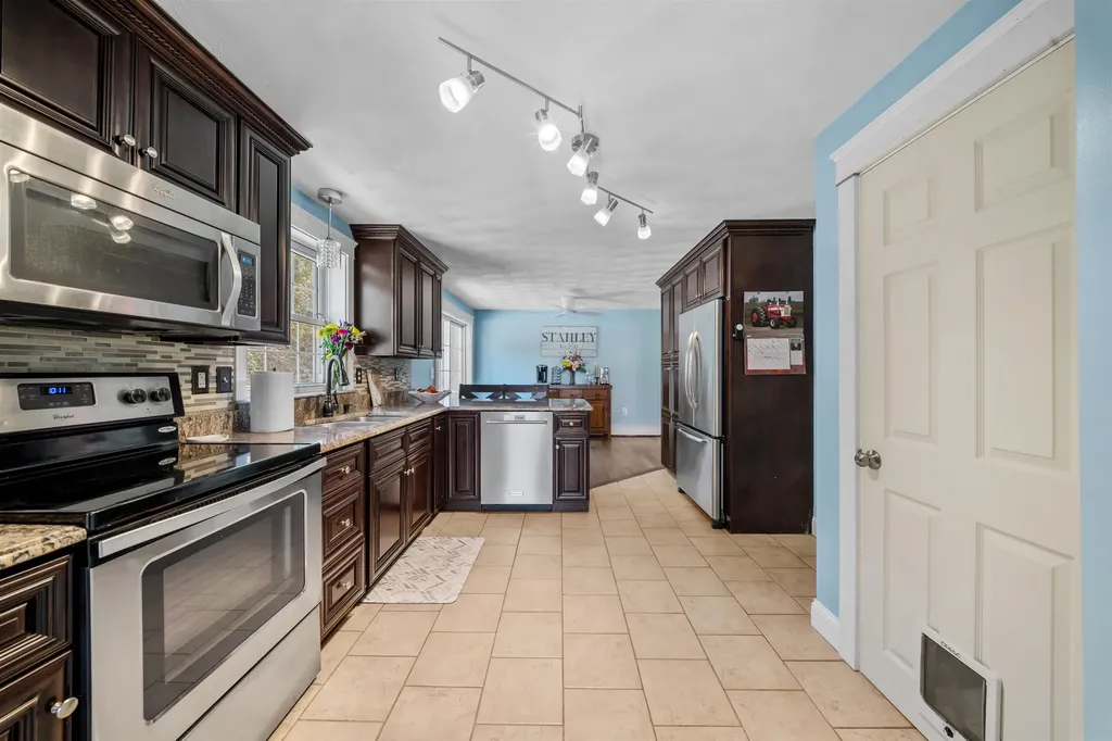 5 Treaty Court Sandown NH 03873