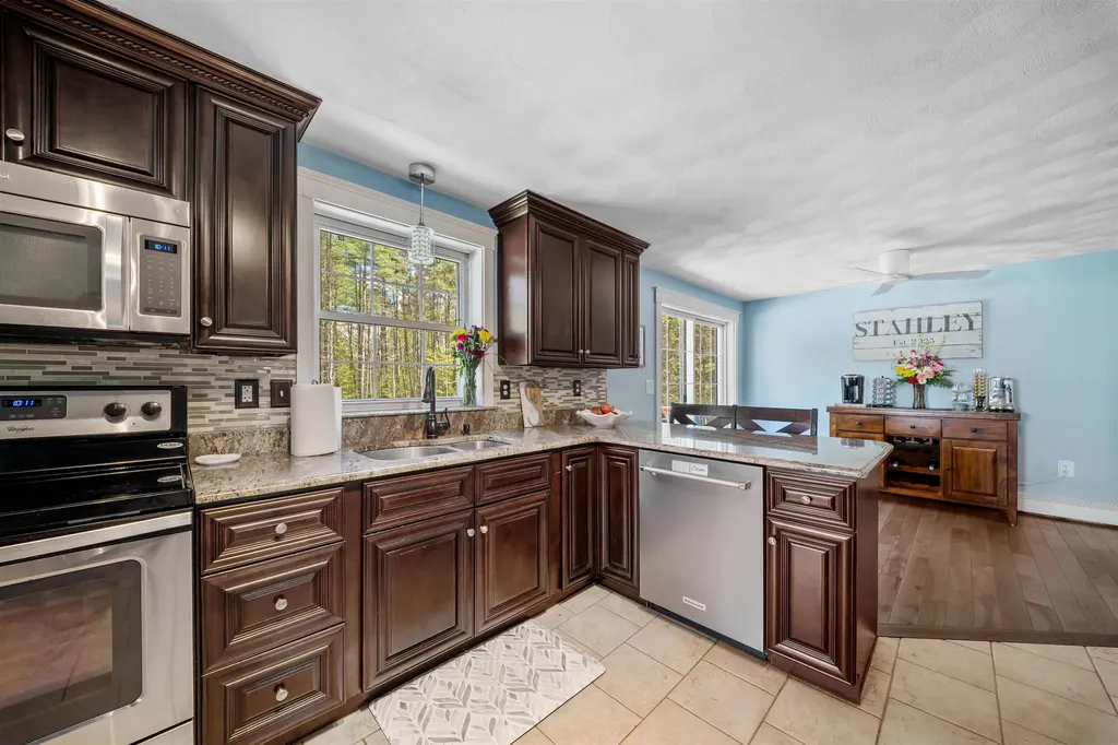5 Treaty Court Sandown NH 03873
