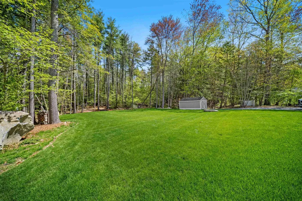 5 Treaty Court Sandown NH 03873
