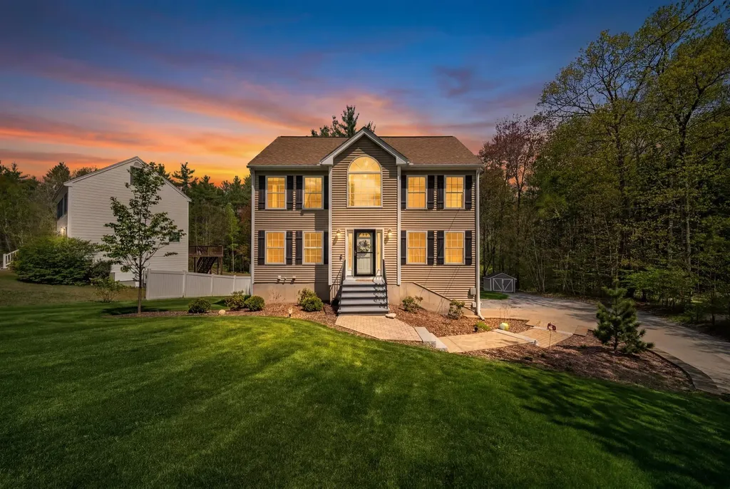 5 Treaty Court Sandown NH 03873