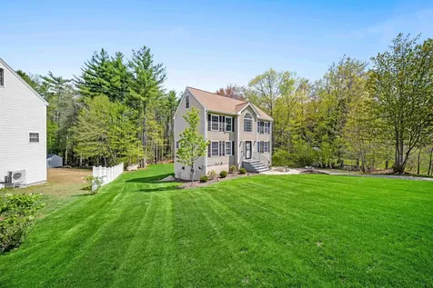 5 Treaty Court Sandown NH 03873