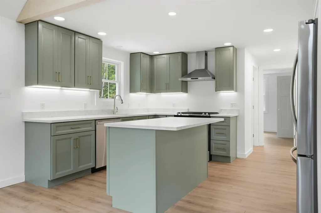 10 Glen Drive Barnstead NH 03225