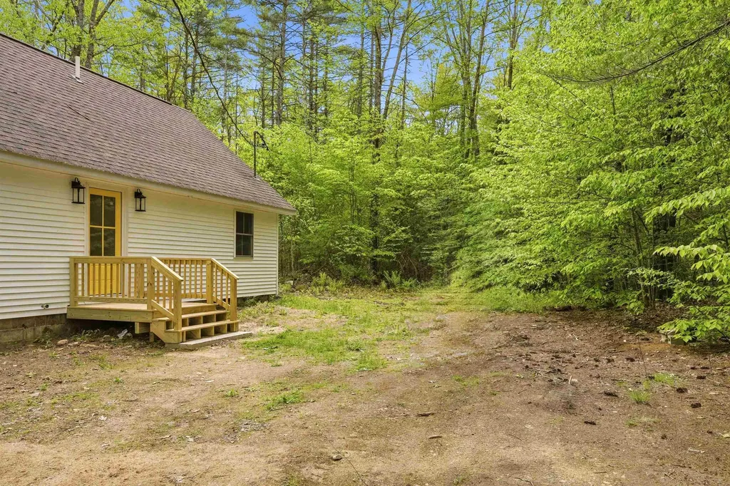 10 Glen Drive Barnstead NH 03225