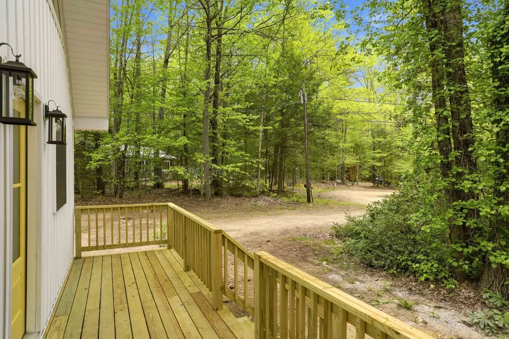 10 Glen Drive Barnstead NH 03225