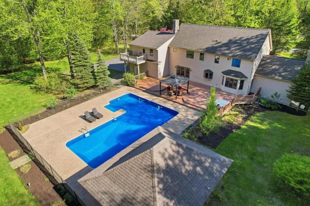 97 Dudley Road Brentwood NH 03833