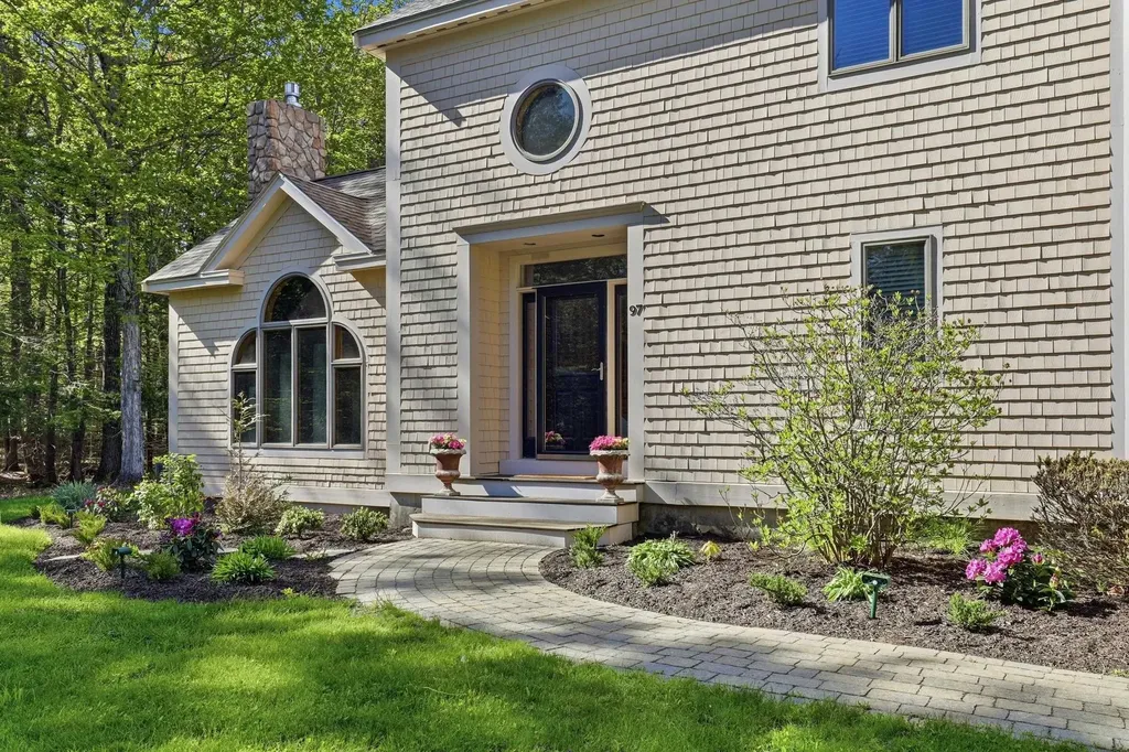 97 Dudley Road Brentwood NH 03833