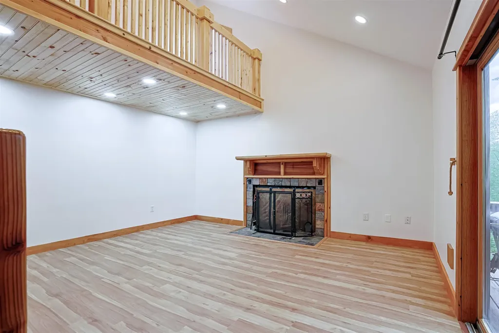 44 Coburn Woods Drive Nashua NH 03063