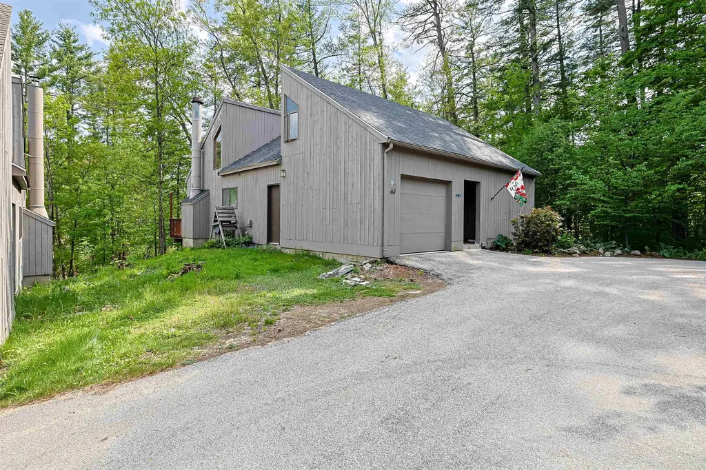44 Coburn Woods Drive Nashua NH 03063