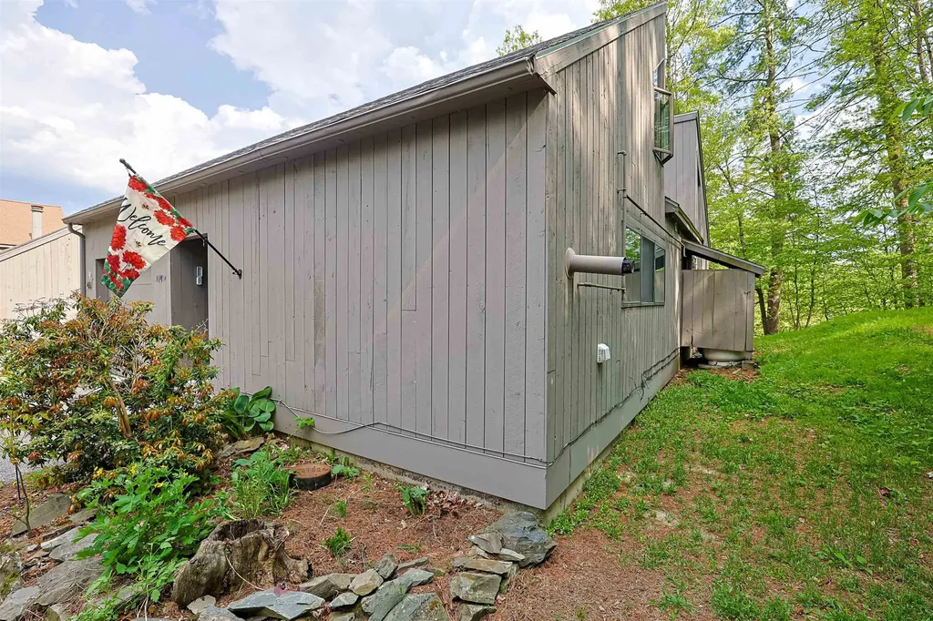 44 Coburn Woods Drive Nashua NH 03063