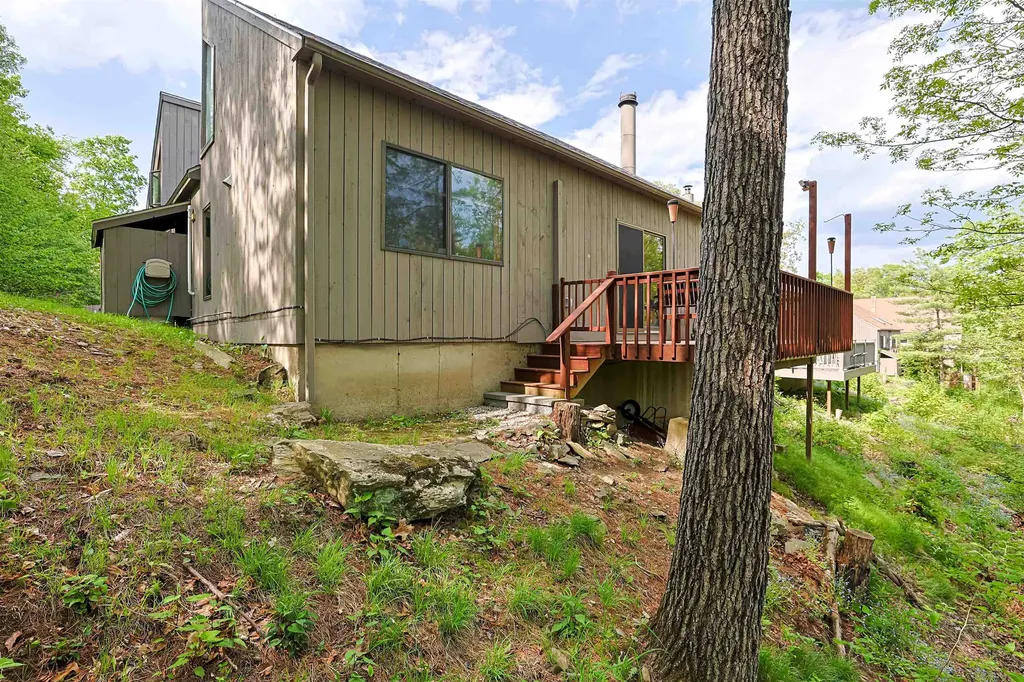 44 Coburn Woods Drive Nashua NH 03063