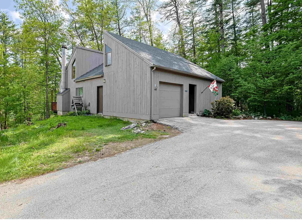 44 Coburn Woods Drive Nashua NH 03063
