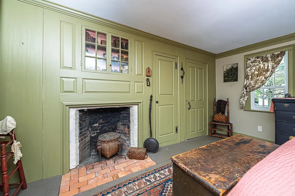 31 Long Hill Road Raymond NH 03077