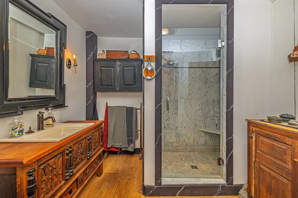 31 Long Hill Road Raymond NH 03077