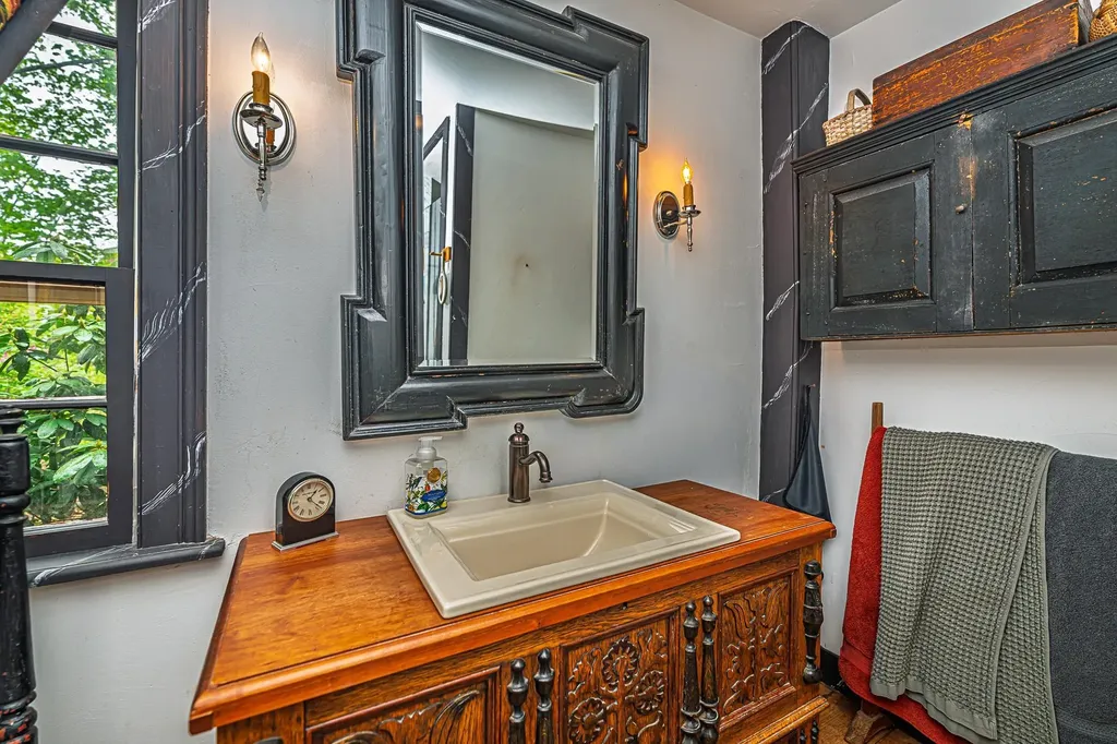 31 Long Hill Road Raymond NH 03077