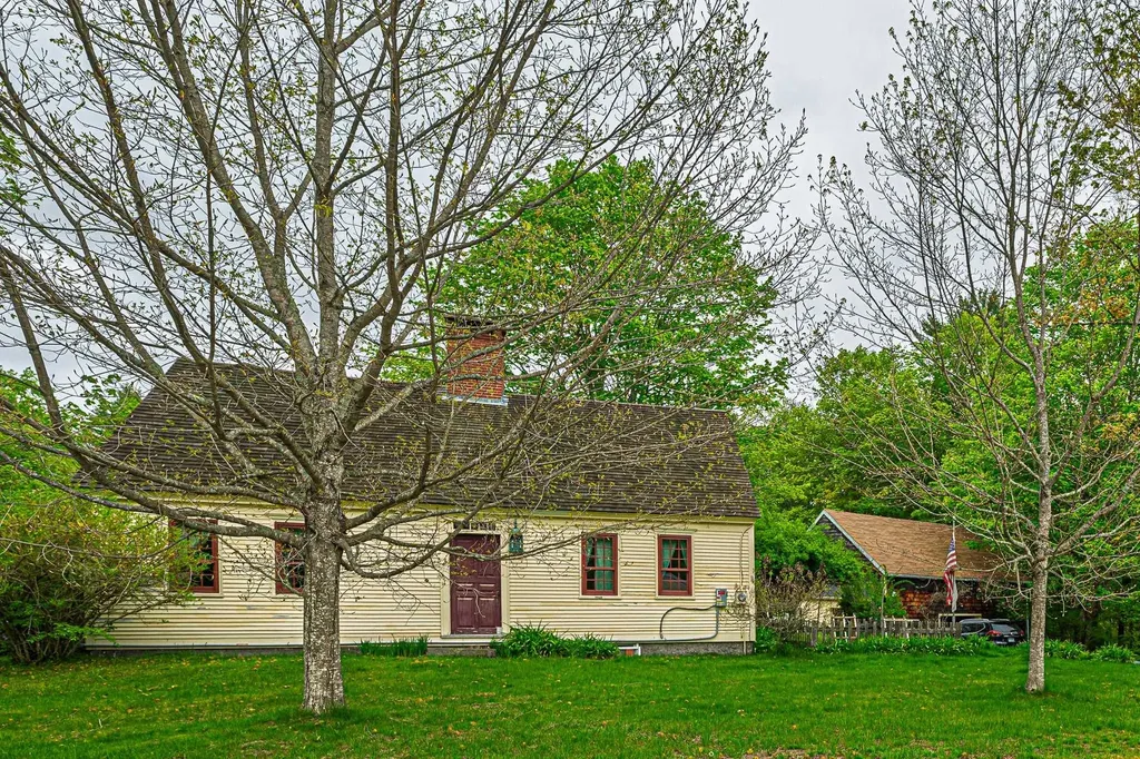 31 Long Hill Road Raymond NH 03077