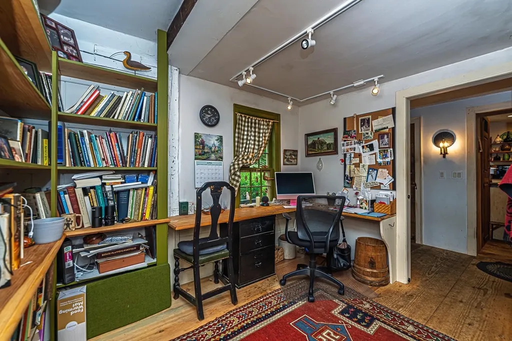 31 Long Hill Road Raymond NH 03077
