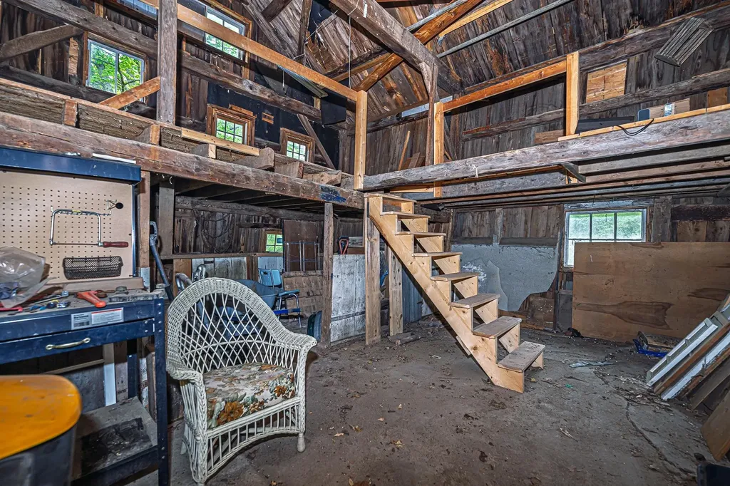 31 Long Hill Road Raymond NH 03077