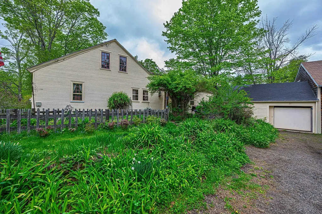 31 Long Hill Road Raymond NH 03077