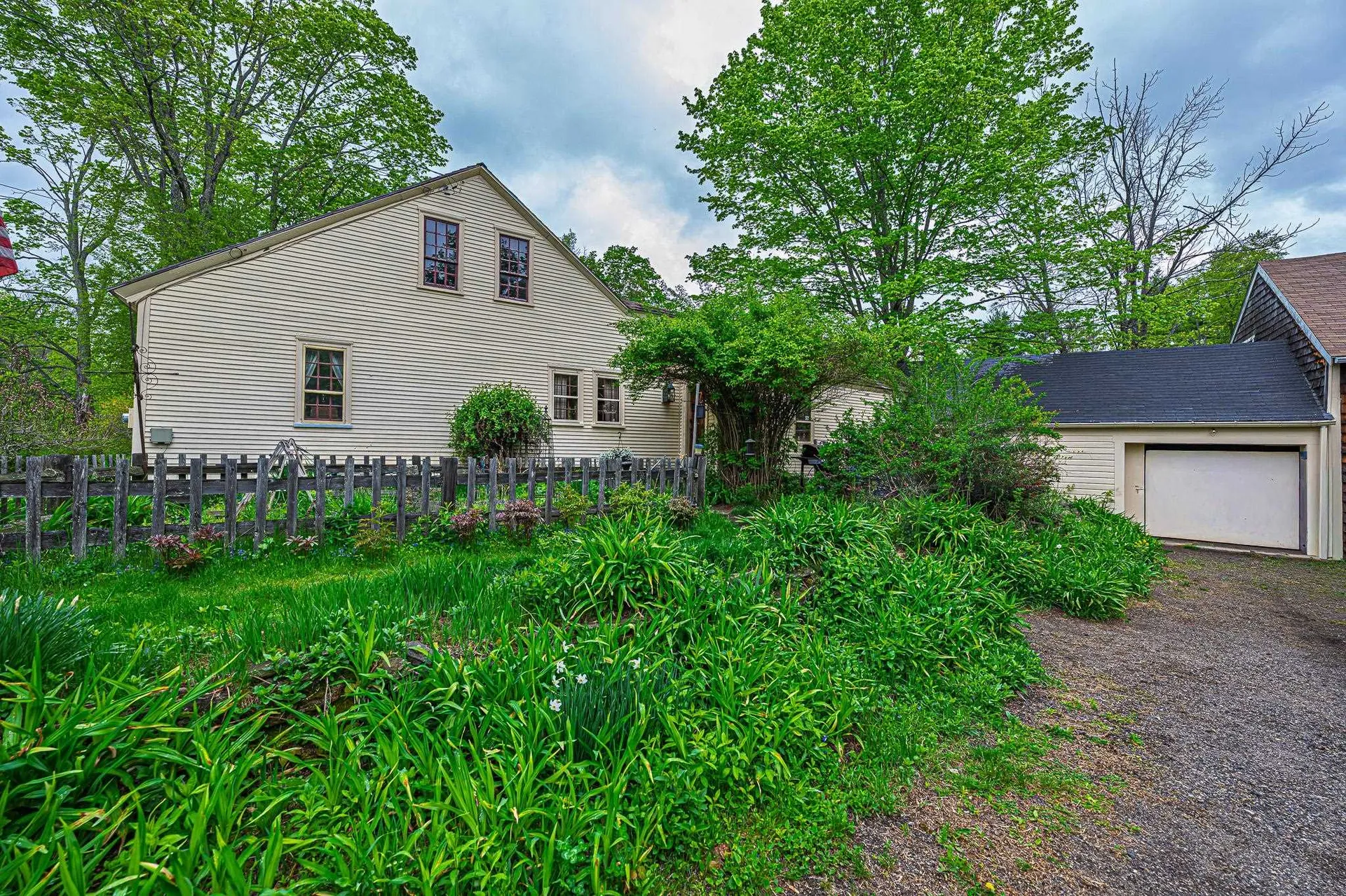 31 Long Hill Road Raymond NH 03077