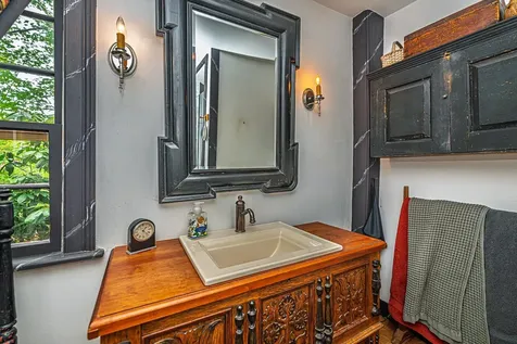 31 Long Hill Road Raymond NH 03077
